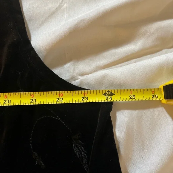 August Max Woman 3X Velvet embroidesleevless top - Picture 7 of 10